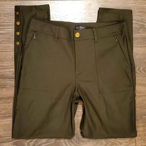 ❤WHITE HOUSE BLACK MARKET HIGH RISE SKINNY ANKLE